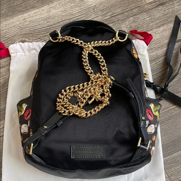 Alexander McQueen - Picture 8 of 9